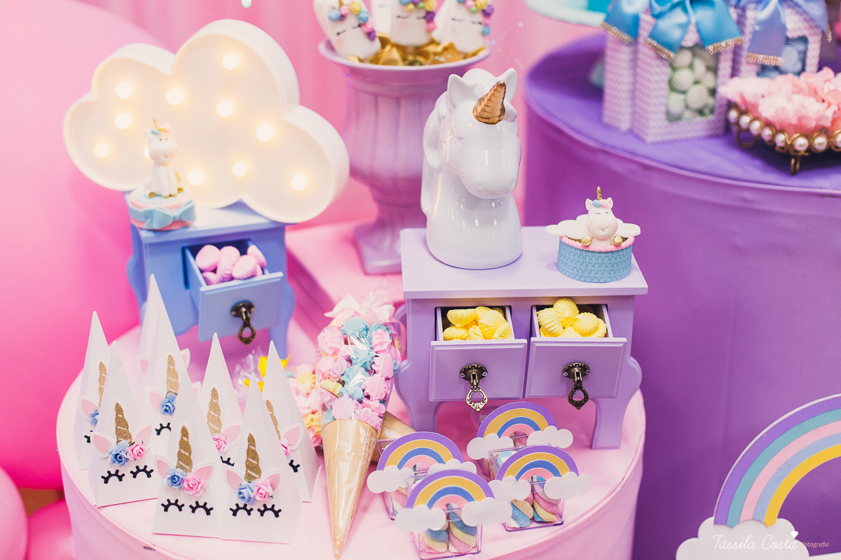 festa linda de menina, ideia para decoração no tema unicórnio, tema legal para aniversário de 5 anos de menina, mariana 5 anos, cerimonial top em vitória, lollypop, fotografia de festa de menina, decoração rosa para festa de menina, tássila costa foto