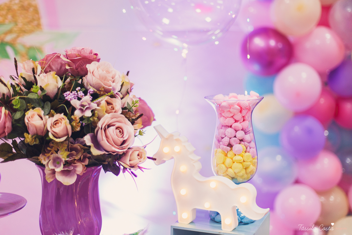 festa linda de menina, ideia para decoração no tema unicórnio, tema legal para aniversário de 5 anos de menina, mariana 5 anos, cerimonial top em vitória, lollypop, fotografia de festa de menina, decoração rosa para festa de menina, tássila costa foto