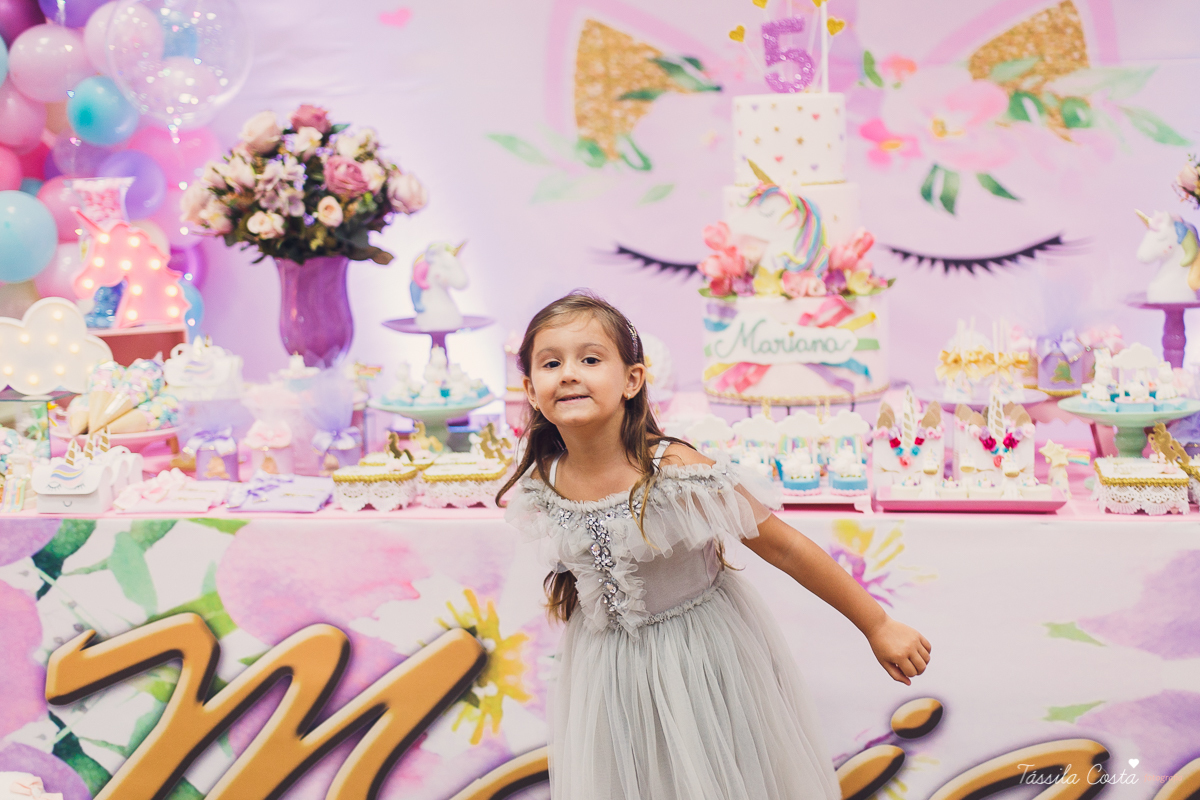 festa linda de menina, ideia para decoração no tema unicórnio, tema legal para aniversário de 5 anos de menina, mariana 5 anos, cerimonial top em vitória, lollypop, fotografia de festa de menina, decoração rosa para festa de menina, tássila costa foto