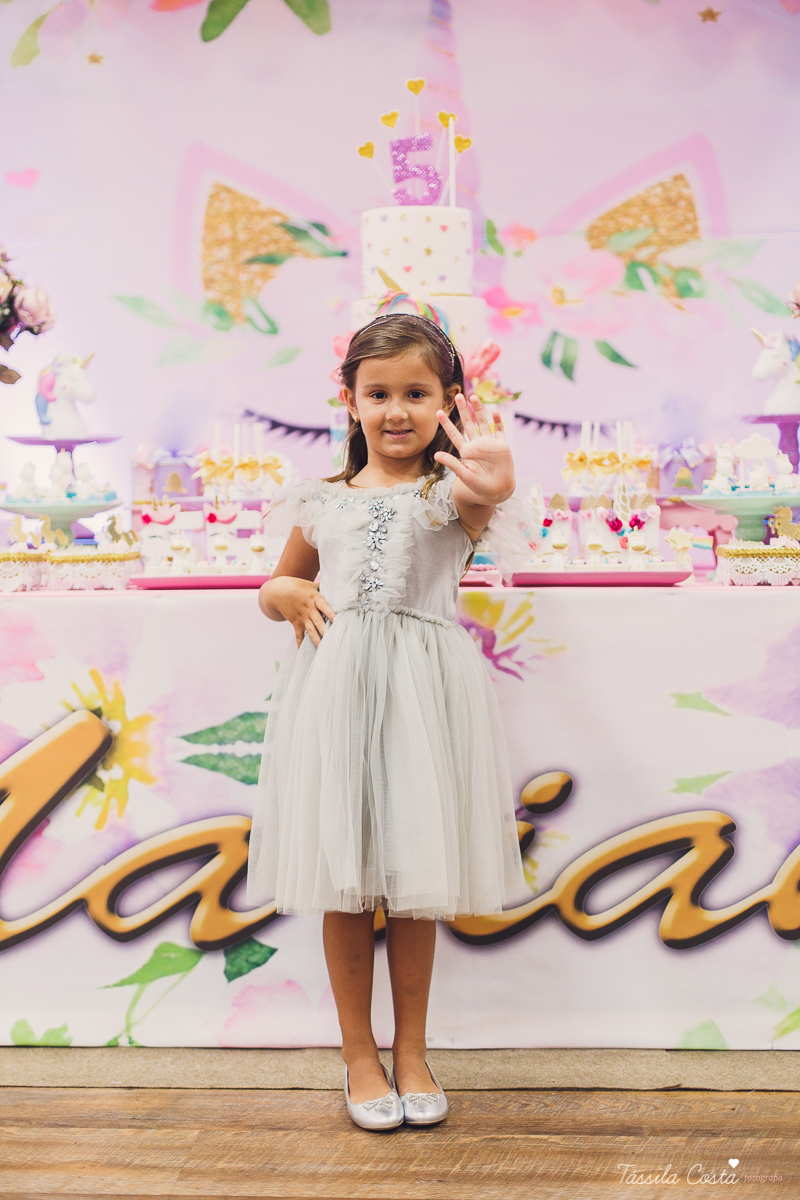 festa linda de menina, ideia para decoração no tema unicórnio, tema legal para aniversário de 5 anos de menina, mariana 5 anos, cerimonial top em vitória, lollypop, fotografia de festa de menina, decoração rosa para festa de menina, tássila costa foto