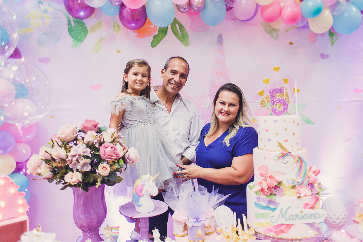 festa linda de menina, ideia para decoração no tema unicórnio, tema legal para aniversário de 5 anos de menina, mariana 5 anos, cerimonial top em vitória, lollypop, fotografia de festa de menina, decoração rosa para festa de menina, tássila costa foto