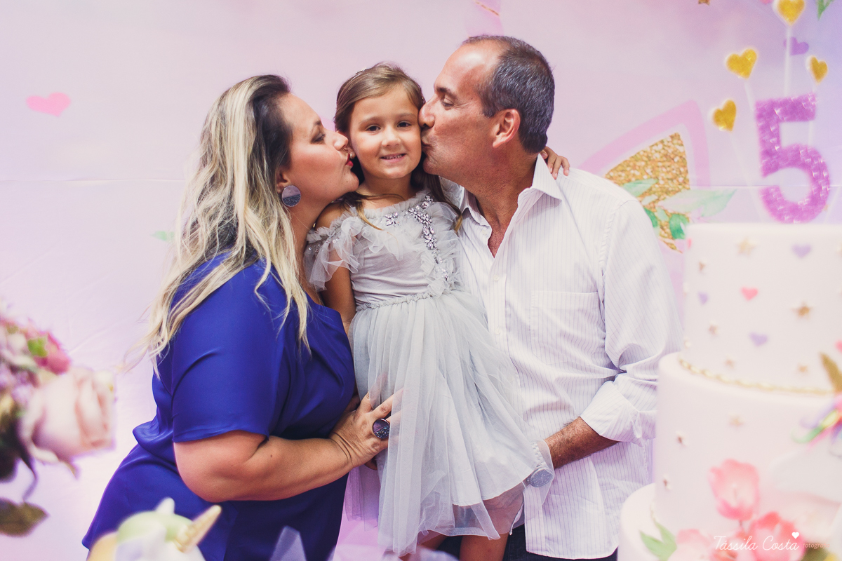 festa linda de menina, ideia para decoração no tema unicórnio, tema legal para aniversário de 5 anos de menina, mariana 5 anos, cerimonial top em vitória, lollypop, fotografia de festa de menina, decoração rosa para festa de menina, tássila costa foto