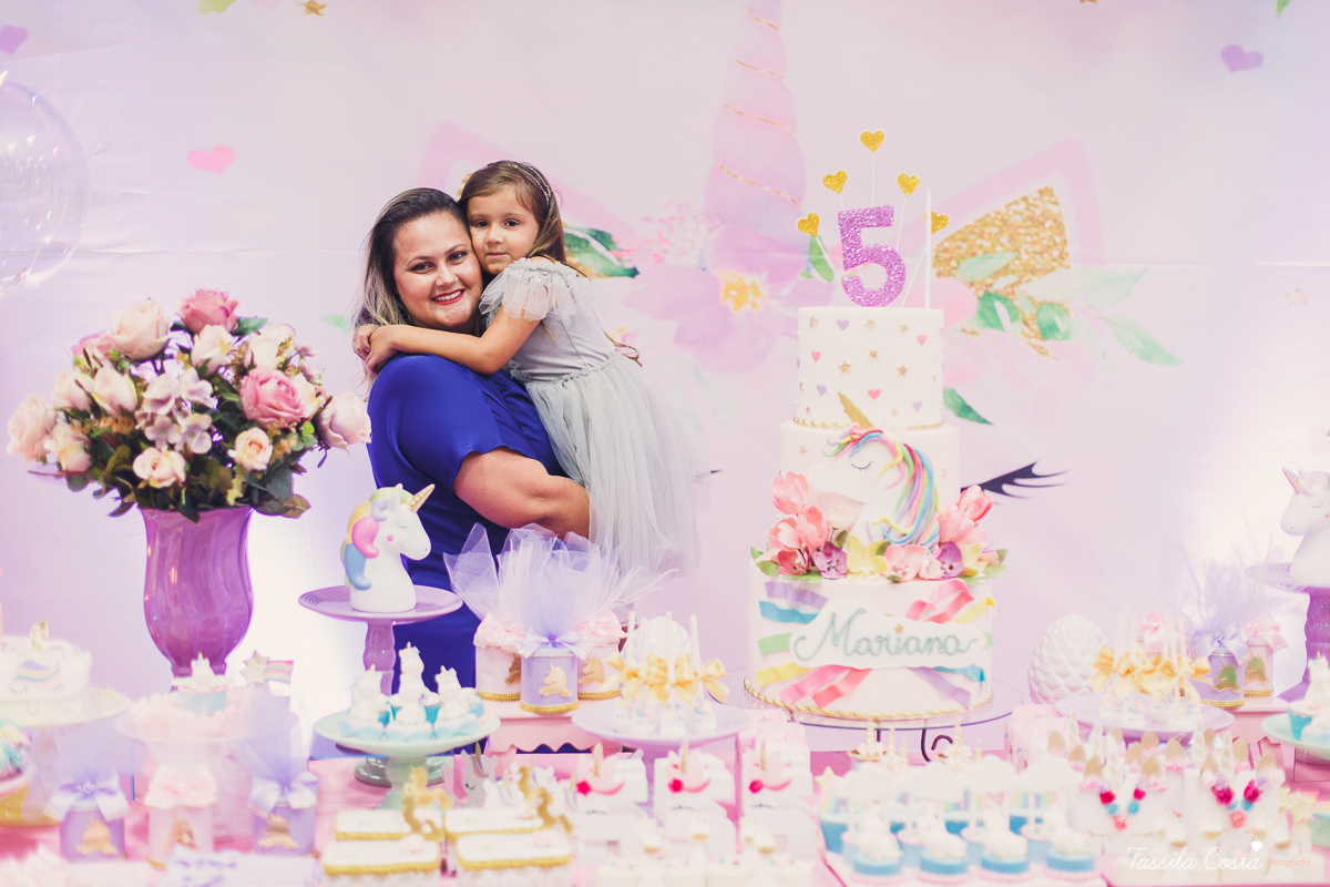 festa linda de menina, ideia para decoração no tema unicórnio, tema legal para aniversário de 5 anos de menina, mariana 5 anos, cerimonial top em vitória, lollypop, fotografia de festa de menina, decoração rosa para festa de menina, tássila costa foto