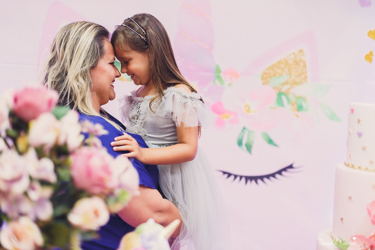 festa linda de menina, ideia para decoração no tema unicórnio, tema legal para aniversário de 5 anos de menina, mariana 5 anos, cerimonial top em vitória, lollypop, fotografia de festa de menina, decoração rosa para festa de menina, tássila costa foto