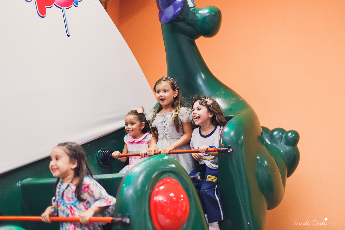 festa linda de menina, ideia para decoração no tema unicórnio, tema legal para aniversário de 5 anos de menina, mariana 5 anos, cerimonial top em vitória, lollypop, fotografia de festa de menina, decoração rosa para festa de menina, tássila costa foto