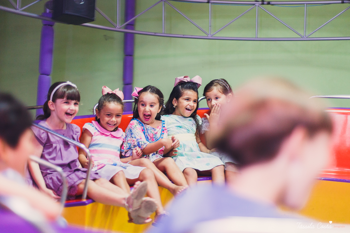 festa linda de menina, ideia para decoração no tema unicórnio, tema legal para aniversário de 5 anos de menina, mariana 5 anos, cerimonial top em vitória, lollypop, fotografia de festa de menina, decoração rosa para festa de menina, tássila costa foto
