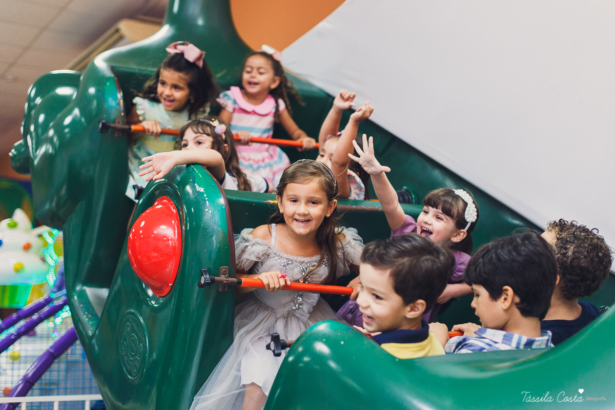 festa linda de menina, ideia para decoração no tema unicórnio, tema legal para aniversário de 5 anos de menina, mariana 5 anos, cerimonial top em vitória, lollypop, fotografia de festa de menina, decoração rosa para festa de menina, tássila costa foto