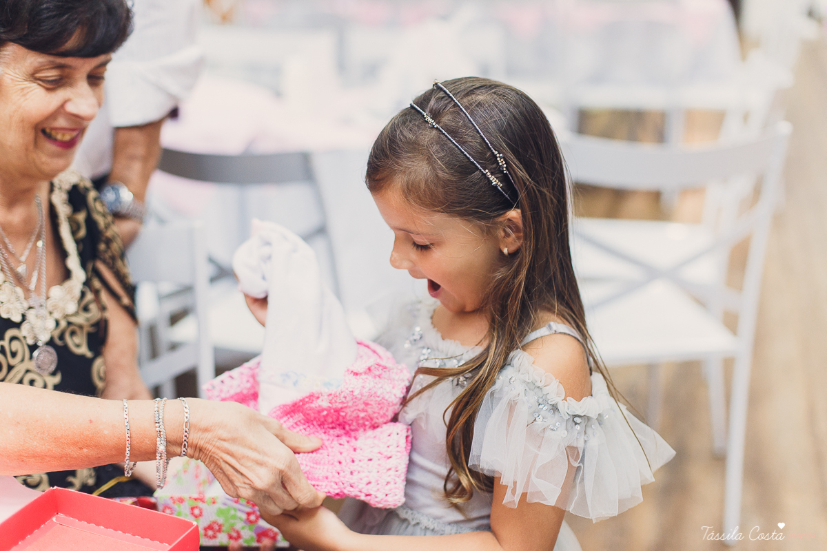 festa linda de menina, ideia para decoração no tema unicórnio, tema legal para aniversário de 5 anos de menina, mariana 5 anos, cerimonial top em vitória, lollypop, fotografia de festa de menina, decoração rosa para festa de menina, tássila costa foto