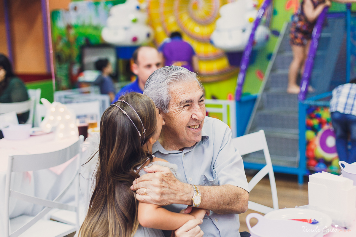 festa linda de menina, ideia para decoração no tema unicórnio, tema legal para aniversário de 5 anos de menina, mariana 5 anos, cerimonial top em vitória, lollypop, fotografia de festa de menina, decoração rosa para festa de menina, tássila costa fotofest