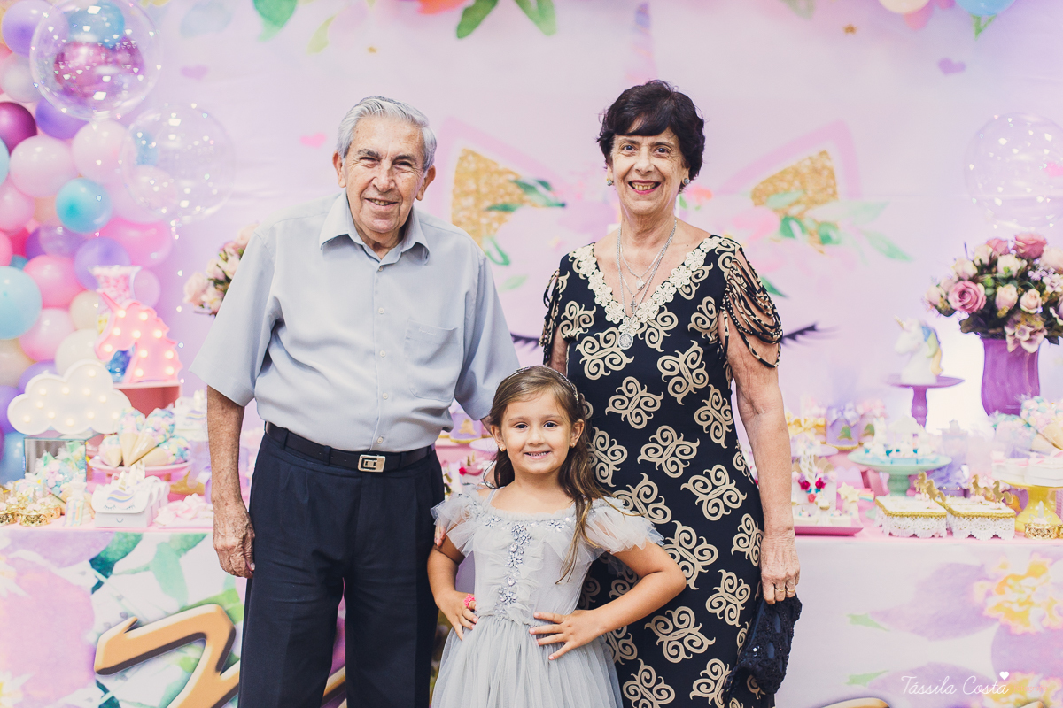 festa linda de menina, ideia para decoração no tema unicórnio, tema legal para aniversário de 5 anos de menina, mariana 5 anos, cerimonial top em vitória, lollypop, fotografia de festa de menina, decoração rosa para festa de menina, tássila costa foto