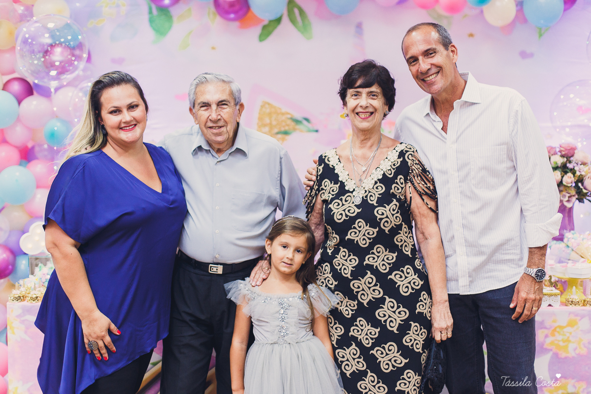 festa linda de menina, ideia para decoração no tema unicórnio, tema legal para aniversário de 5 anos de menina, mariana 5 anos, cerimonial top em vitória, lollypop, fotografia de festa de menina, decoração rosa para festa de menina, tássila costa foto