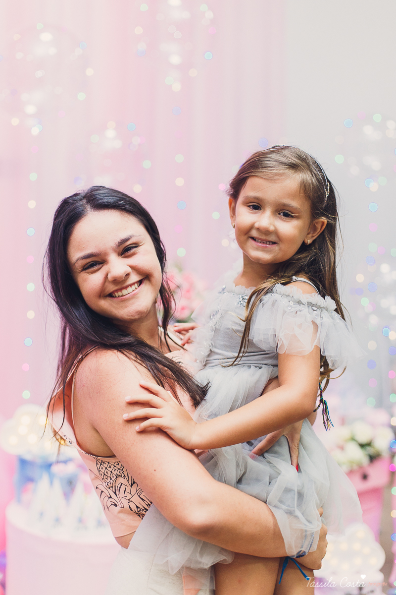 festa linda de menina, ideia para decoração no tema unicórnio, tema legal para aniversário de 5 anos de menina, mariana 5 anos, cerimonial top em vitória, lollypop, fotografia de festa de menina, decoração rosa para festa de menina, tássila costa foto