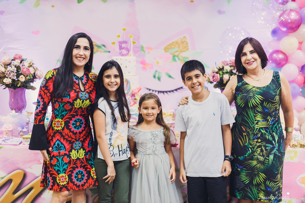 festa linda de menina, ideia para decoração no tema unicórnio, tema legal para aniversário de 5 anos de menina, mariana 5 anos, cerimonial top em vitória, lollypop, fotografia de festa de menina, decoração rosa para festa de menina, tássila costa foto