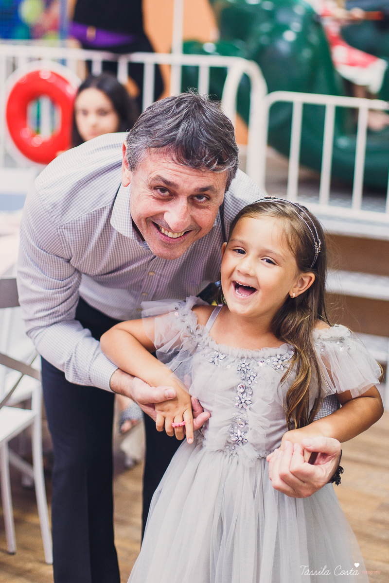 festa linda de menina, ideia para decoração no tema unicórnio, tema legal para aniversário de 5 anos de menina, mariana 5 anos, cerimonial top em vitória, lollypop, fotografia de festa de menina, decoração rosa para festa de menina, tássila costa foto