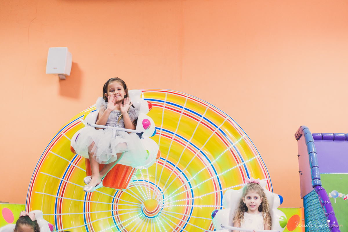 festa linda de menina, ideia para decoração no tema unicórnio, tema legal para aniversário de 5 anos de menina, mariana 5 anos, cerimonial top em vitória, lollypop, fotografia de festa de menina, decoração rosa para festa de menina, tássila costa foto