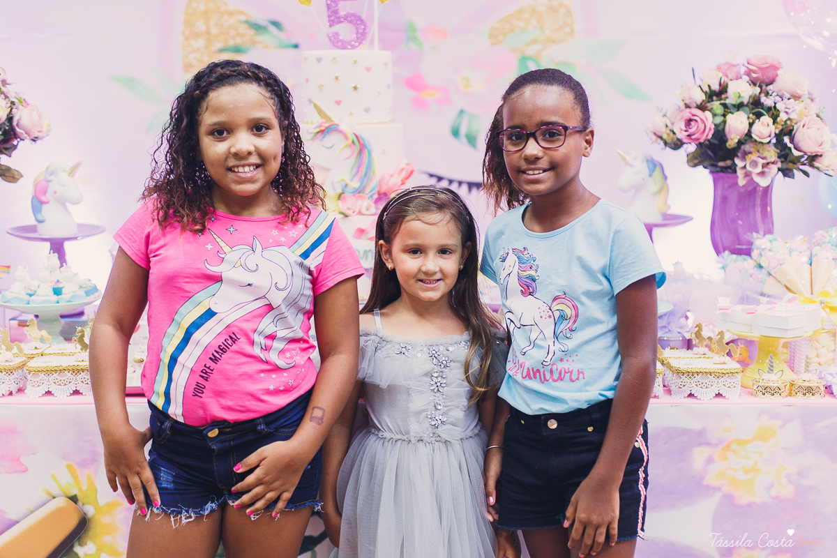 festa linda de menina, ideia para decoração no tema unicórnio, tema legal para aniversário de 5 anos de menina, mariana 5 anos, cerimonial top em vitória, lollypop, fotografia de festa de menina, decoração rosa para festa de menina, tássila costa foto