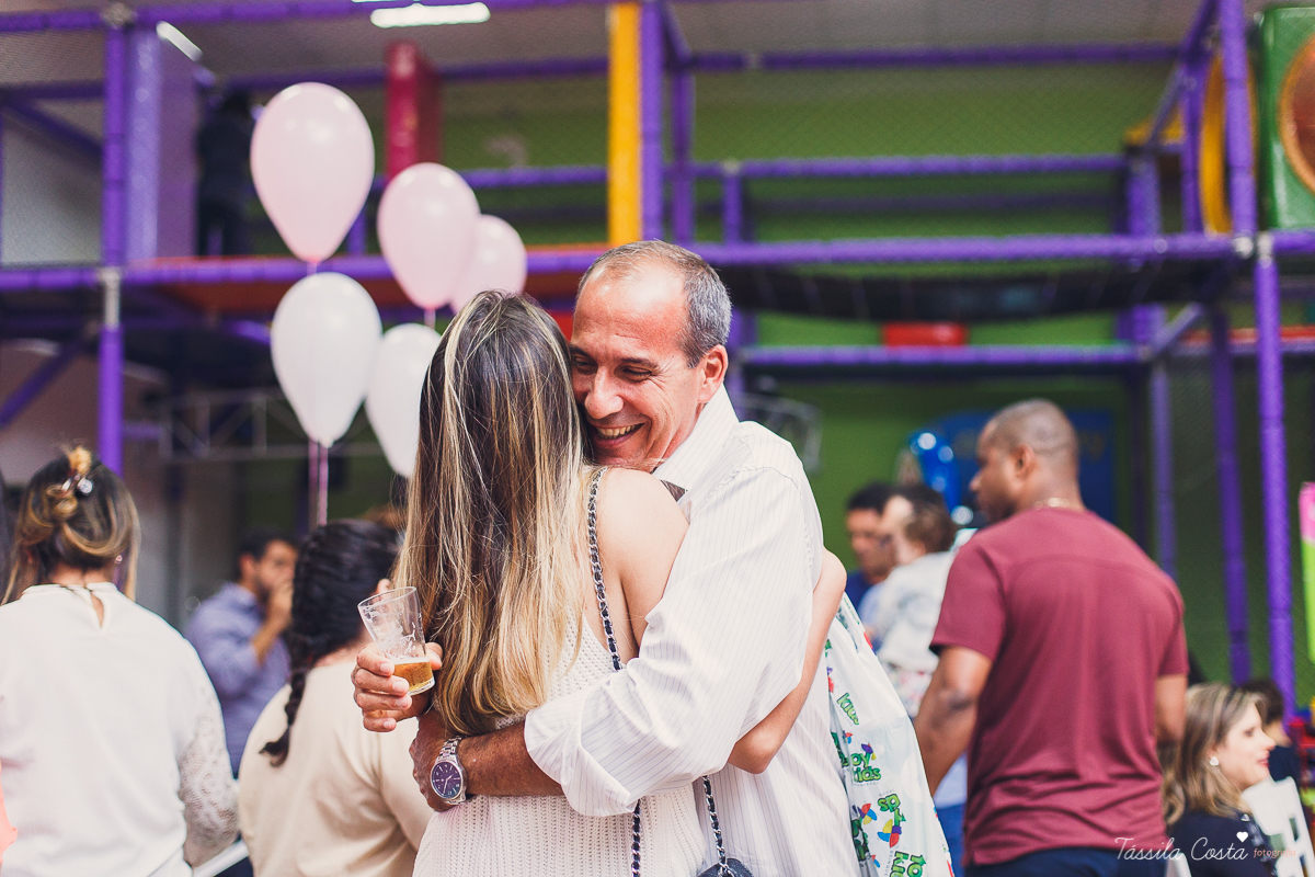 festa linda de menina, ideia para decoração no tema unicórnio, tema legal para aniversário de 5 anos de menina, mariana 5 anos, cerimonial top em vitória, lollypop, fotografia de festa de menina, decoração rosa para festa de menina, tássila costa foto
