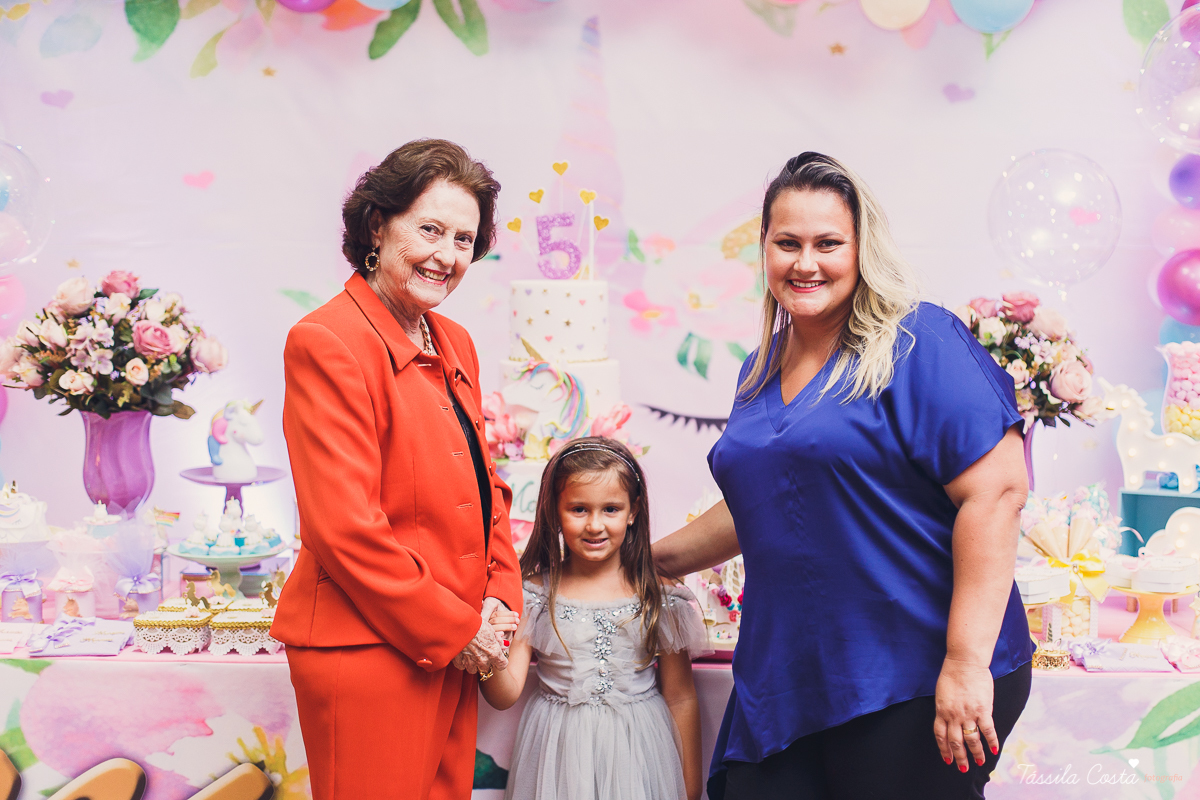 festa linda de menina, ideia para decoração no tema unicórnio, tema legal para aniversário de 5 anos de menina, mariana 5 anos, cerimonial top em vitória, lollypop, fotografia de festa de menina, decoração rosa para festa de menina, tássila costa foto