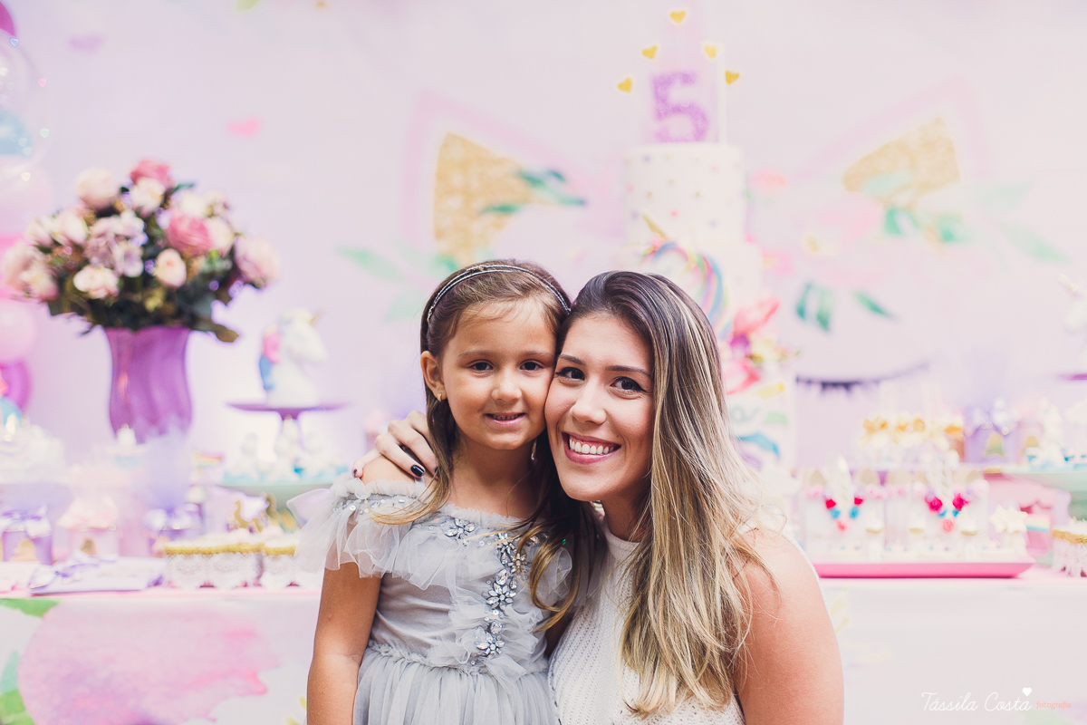 festa linda de menina, ideia para decoração no tema unicórnio, tema legal para aniversário de 5 anos de menina, mariana 5 anos, cerimonial top em vitória, lollypop, fotografia de festa de menina, decoração rosa para festa de menina, tássila costa foto