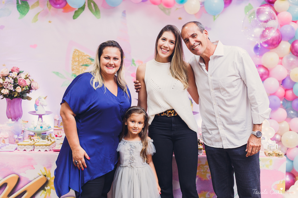 festa linda de menina, ideia para decoração no tema unicórnio, tema legal para aniversário de 5 anos de menina, mariana 5 anos, cerimonial top em vitória, lollypop, fotografia de festa de menina, decoração rosa para festa de menina, tássila costa foto