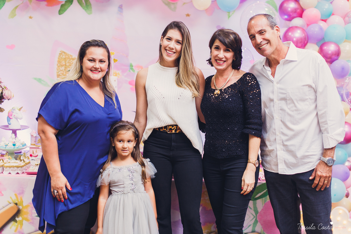 festa linda de menina, ideia para decoração no tema unicórnio, tema legal para aniversário de 5 anos de menina, mariana 5 anos, cerimonial top em vitória, lollypop, fotografia de festa de menina, decoração rosa para festa de menina, tássila costa foto