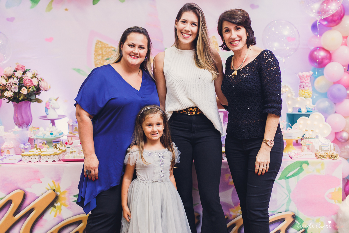 festa linda de menina, ideia para decoração no tema unicórnio, tema legal para aniversário de 5 anos de menina, mariana 5 anos, cerimonial top em vitória, lollypop, fotografia de festa de menina, decoração rosa para festa de menina, tássila costa foto