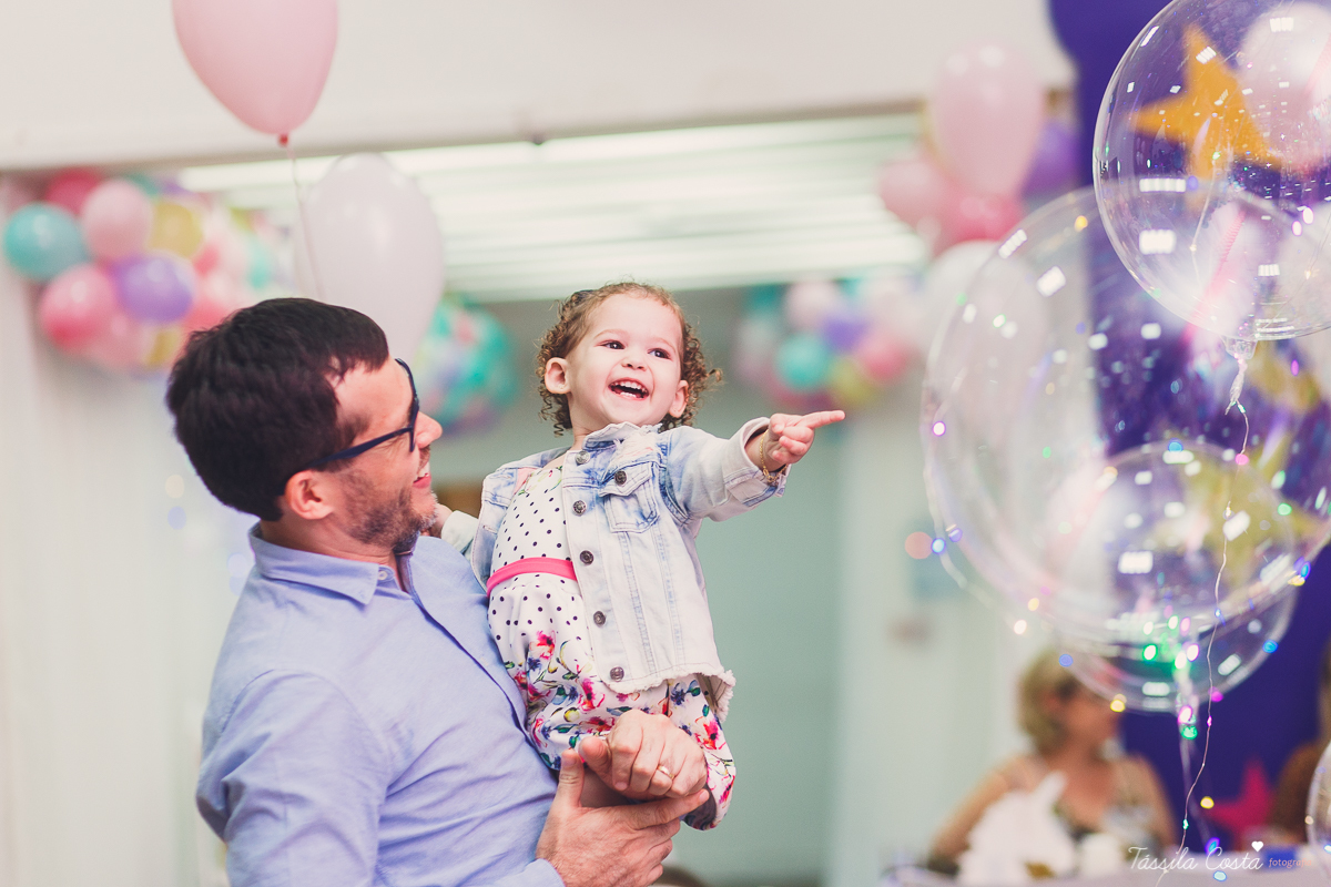 festa linda de menina, ideia para decoração no tema unicórnio, tema legal para aniversário de 5 anos de menina, mariana 5 anos, cerimonial top em vitória, lollypop, fotografia de festa de menina, decoração rosa para festa de menina, tássila costa foto