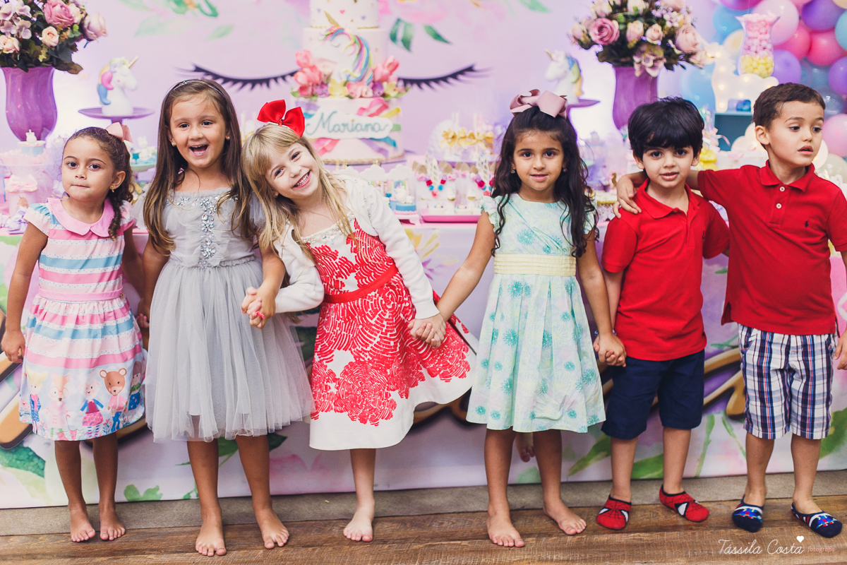 festa linda de menina, ideia para decoração no tema unicórnio, tema legal para aniversário de 5 anos de menina, mariana 5 anos, cerimonial top em vitória, lollypop, fotografia de festa de menina, decoração rosa para festa de menina, tássila costa foto