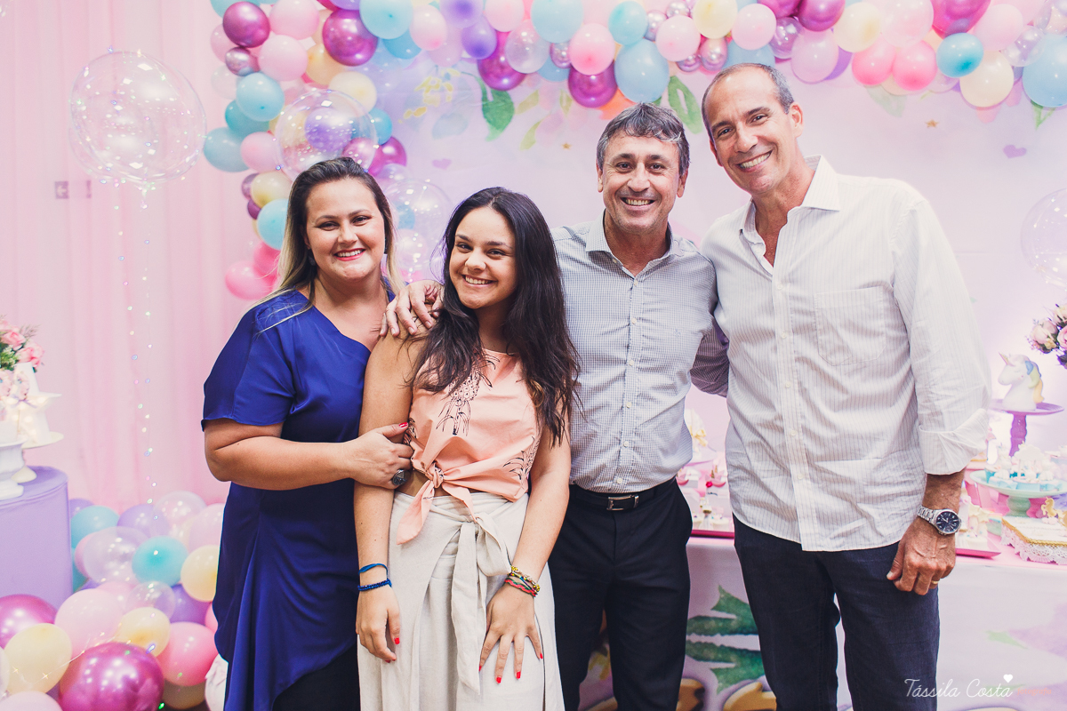 festa linda de menina, ideia para decoração no tema unicórnio, tema legal para aniversário de 5 anos de menina, mariana 5 anos, cerimonial top em vitória, lollypop, fotografia de festa de menina, decoração rosa para festa de menina, tássila costa foto