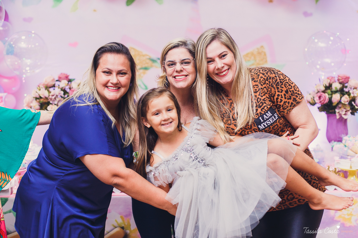 festa linda de menina, ideia para decoração no tema unicórnio, tema legal para aniversário de 5 anos de menina, mariana 5 anos, cerimonial top em vitória, lollypop, fotografia de festa de menina, decoração rosa para festa de menina, tássila costa foto