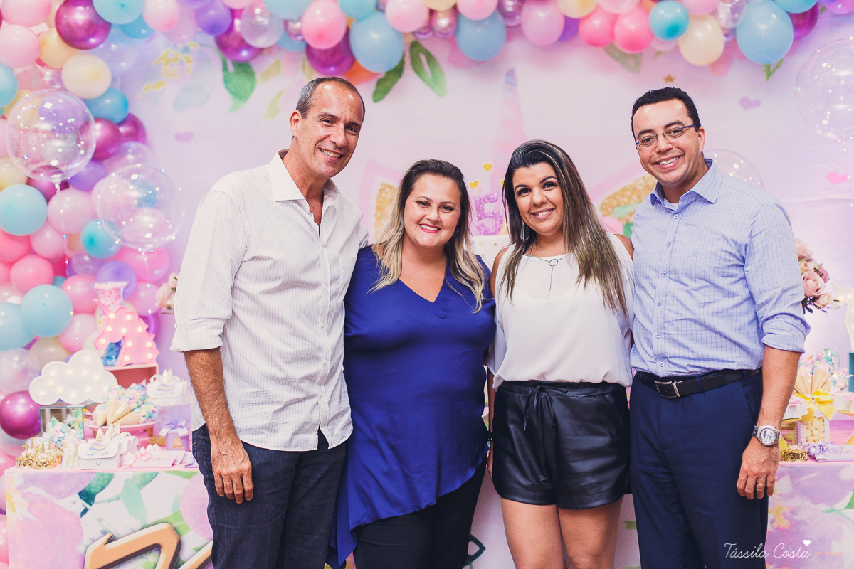 festa linda de menina, ideia para decoração no tema unicórnio, tema legal para aniversário de 5 anos de menina, mariana 5 anos, cerimonial top em vitória, lollypop, fotografia de festa de menina, decoração rosa para festa de menina, tássila costa foto