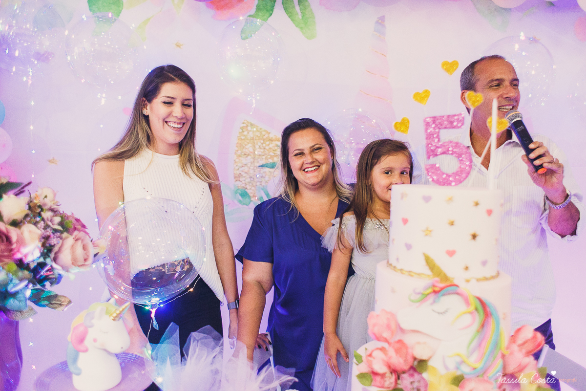 festa linda de menina, ideia para decoração no tema unicórnio, tema legal para aniversário de 5 anos de menina, mariana 5 anos, cerimonial top em vitória, lollypop, fotografia de festa de menina, decoração rosa para festa de menina, tássila costa foto