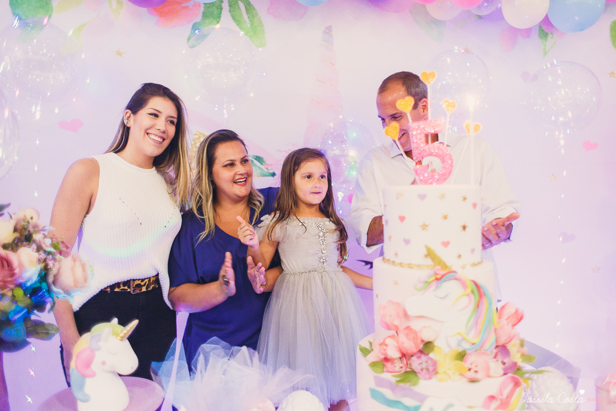 festa linda de menina, ideia para decoração no tema unicórnio, tema legal para aniversário de 5 anos de menina, mariana 5 anos, cerimonial top em vitória, lollypop, fotografia de festa de menina, decoração rosa para festa de menina, tássila costa foto