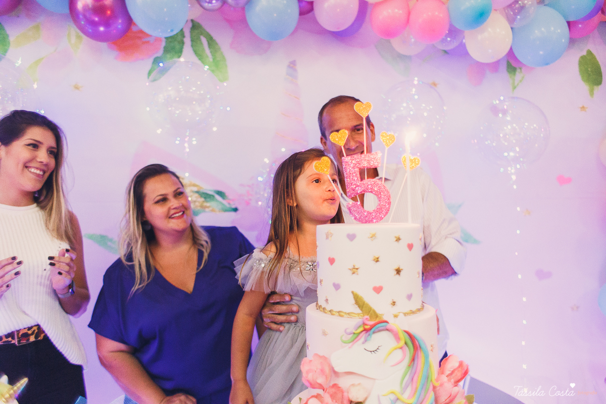 festa linda de menina, ideia para decoração no tema unicórnio, tema legal para aniversário de 5 anos de menina, mariana 5 anos, cerimonial top em vitória, lollypop, fotografia de festa de menina, decoração rosa para festa de menina, tássila costa foto