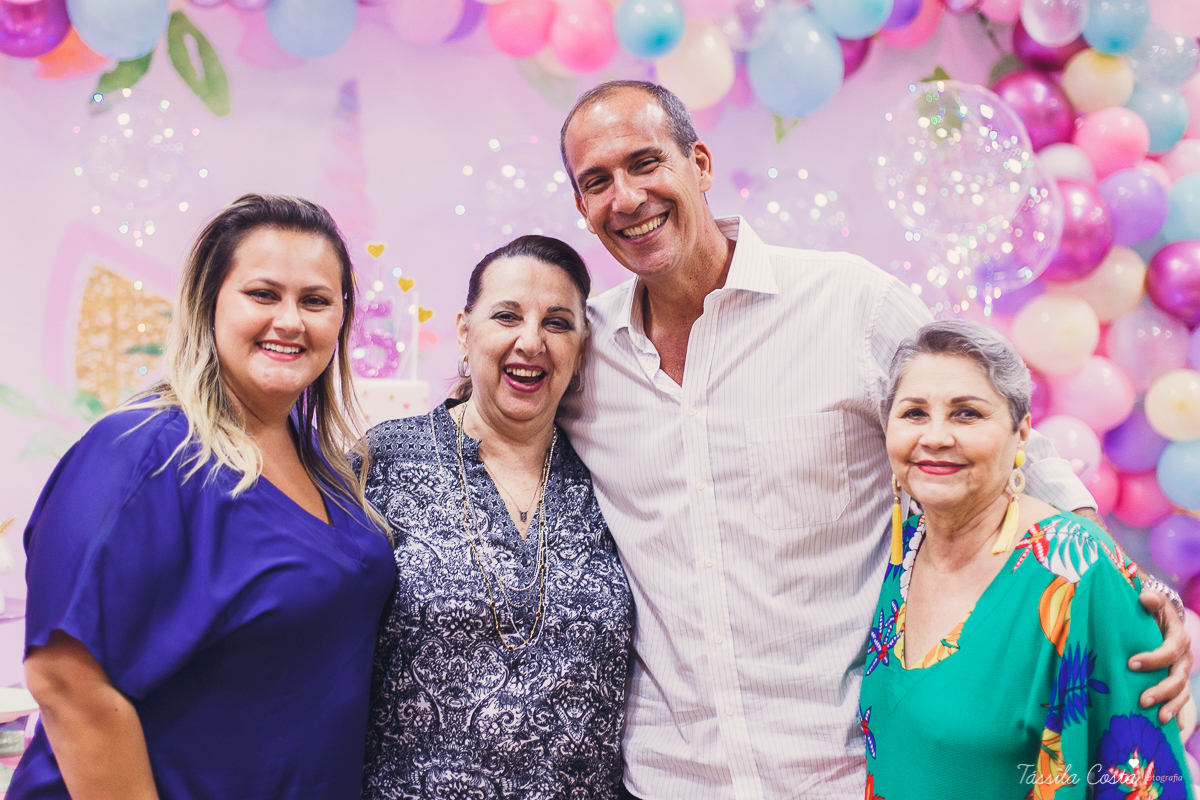 festa linda de menina, ideia para decoração no tema unicórnio, tema legal para aniversário de 5 anos de menina, mariana 5 anos, cerimonial top em vitória, lollypop, fotografia de festa de menina, decoração rosa para festa de menina, tássila costa foto