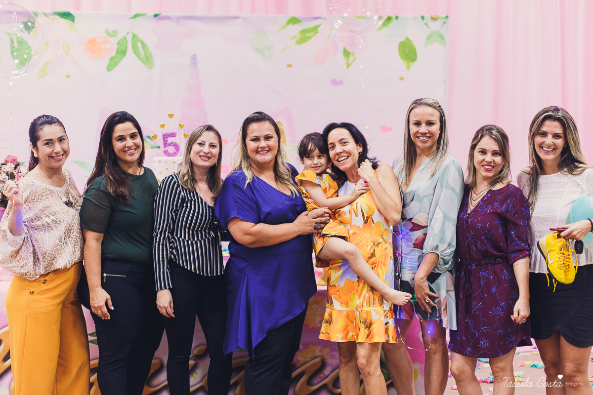 festa linda de menina, ideia para decoração no tema unicórnio, tema legal para aniversário de 5 anos de menina, mariana 5 anos, cerimonial top em vitória, lollypop, fotografia de festa de menina, decoração rosa para festa de menina, tássila costa foto