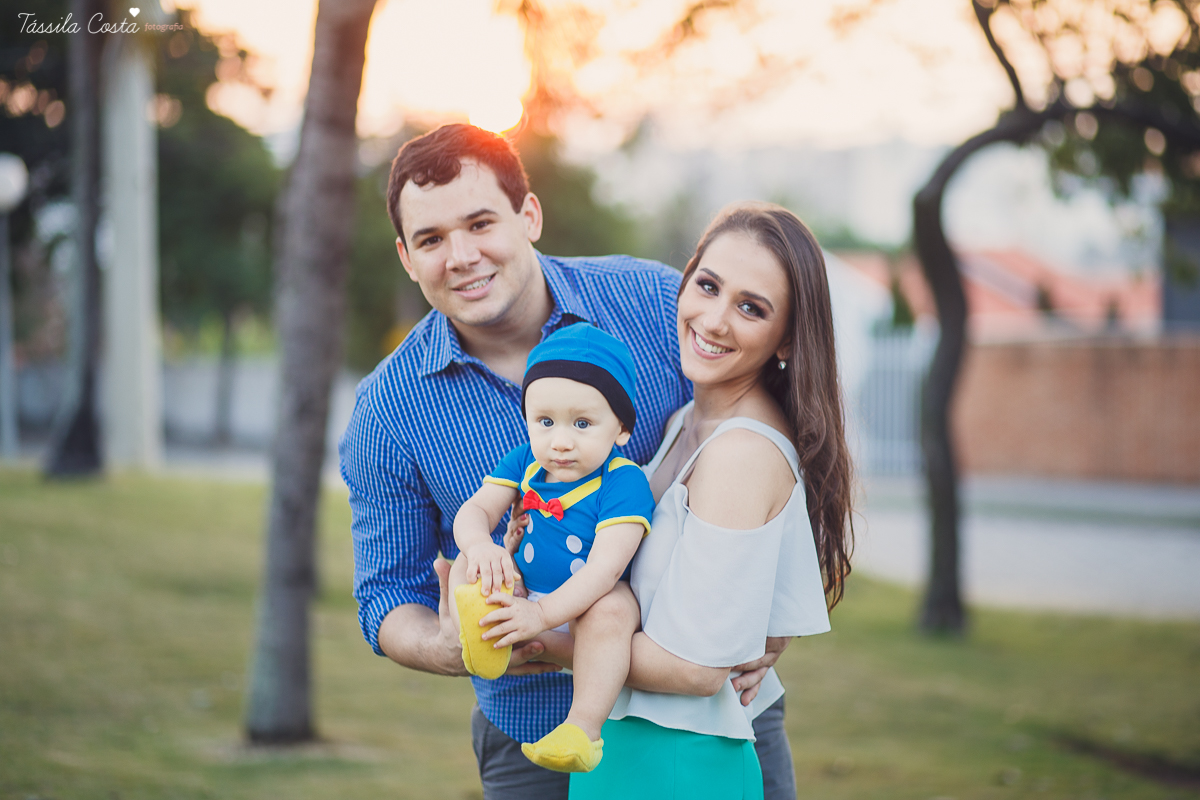 Ensaio fotográfico realizado na Ilha do Frade, família super especial, bebê Níkolas lindo, fotos muito divertidas, tarde de fotos feliz em Vitória ES, fotografia de Tássila Costa, família especial que fotogr