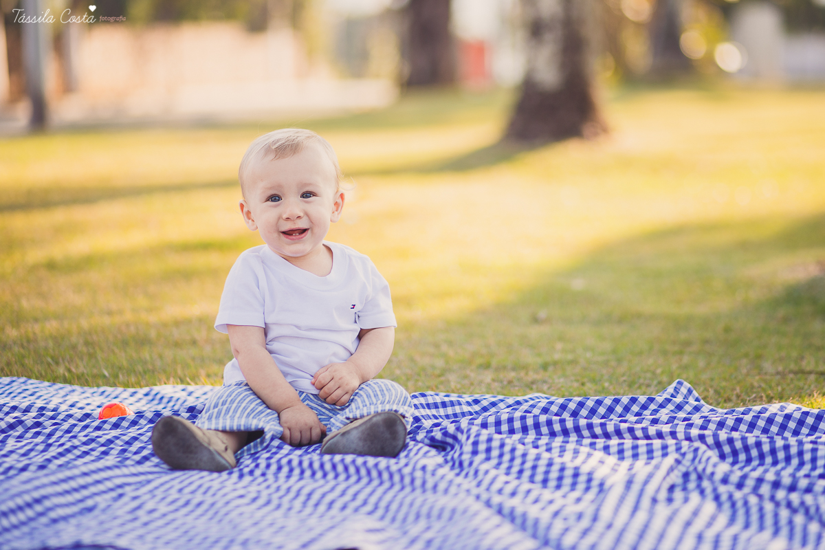 Ensaio fotográfico realizado na Ilha do Frade, família super especial, bebê Níkolas lindo, fotos muito divertidas, tarde de fotos feliz em Vitória ES, fotografia de Tássila Costa, família especial que fotogr