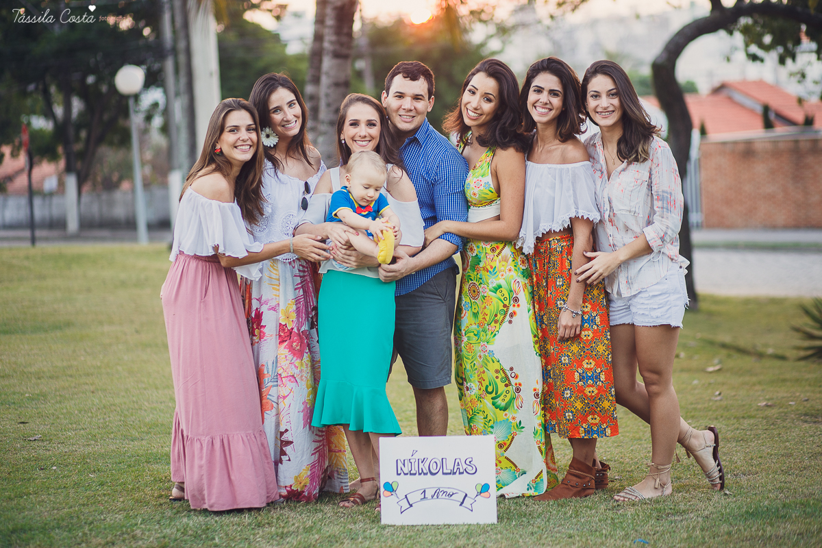 Ensaio fotográfico realizado na Ilha do Frade, família super especial, bebê Níkolas lindo, fotos muito divertidas, tarde de fotos feliz em Vitória ES, fotografia de Tássila Costa, família especial que fotogr