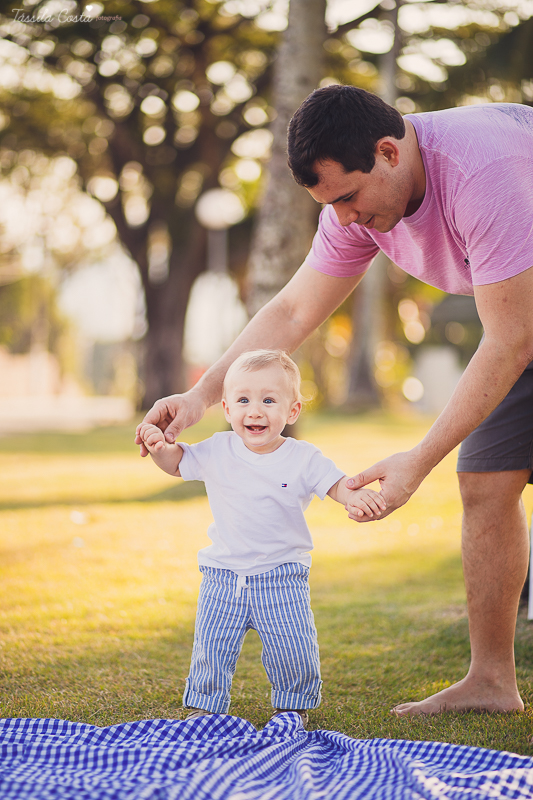 Ensaio fotográfico realizado na Ilha do Frade, família super especial, bebê Níkolas lindo, fotos muito divertidas, tarde de fotos feliz em Vitória ES, fotografia de Tássila Costa, família especial que fotogr