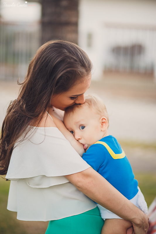 Ensaio fotográfico realizado na Ilha do Frade, família super especial, bebê Níkolas lindo, fotos muito divertidas, tarde de fotos feliz em Vitória ES, fotografia de Tássila Costa, família especial que fotogr