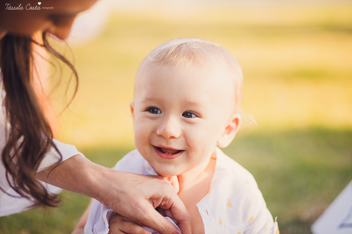 Ensaio fotográfico realizado na Ilha do Frade, família super especial, bebê Níkolas lindo, fotos muito divertidas, tarde de fotos feliz em Vitória ES, fotografia de Tássila Costa, família especial que fotogr