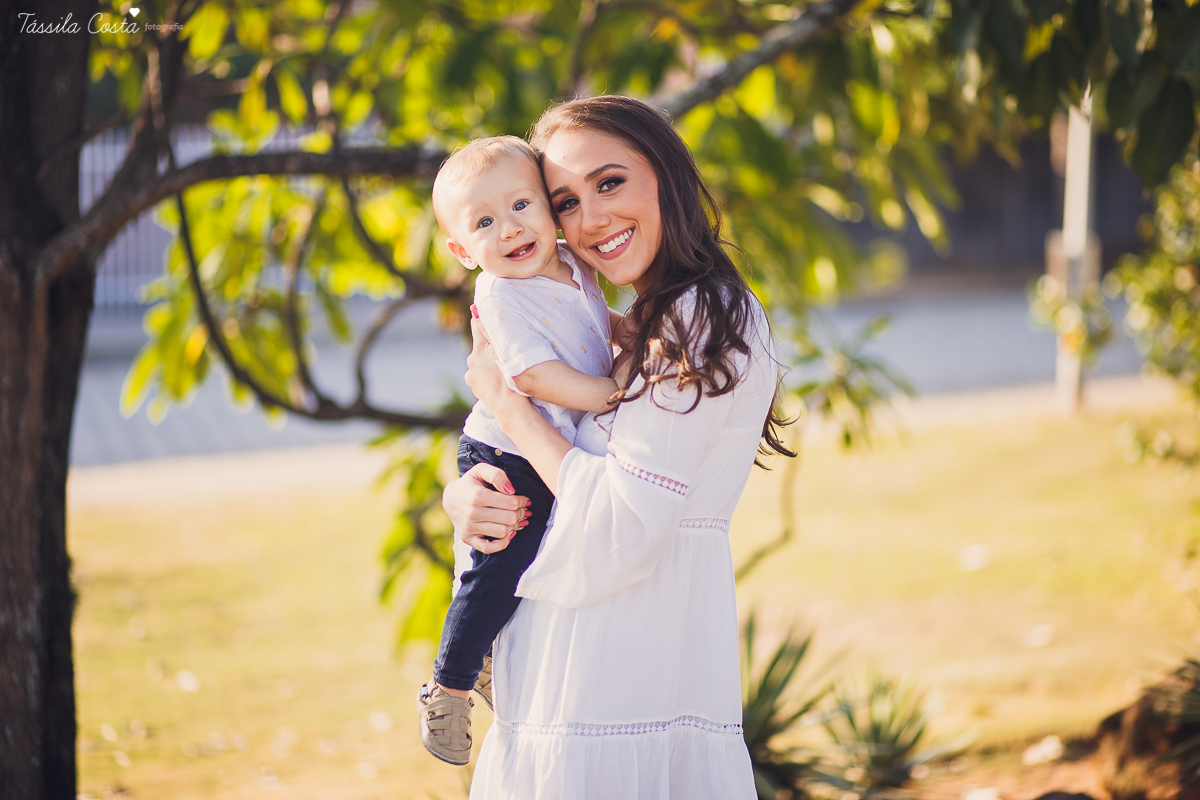 Ensaio fotográfico realizado na Ilha do Frade, família super especial, bebê Níkolas lindo, fotos muito divertidas, tarde de fotos feliz em Vitória ES, fotografia de Tássila Costa, família especial que fotogr