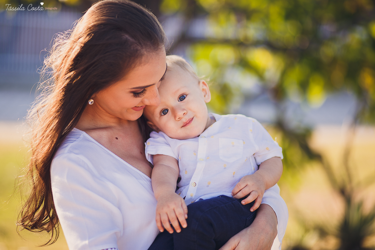 Ensaio fotográfico realizado na Ilha do Frade, família super especial, bebê Níkolas lindo, fotos muito divertidas, tarde de fotos feliz em Vitória ES, fotografia de Tássila Costa, família especial que fotogr