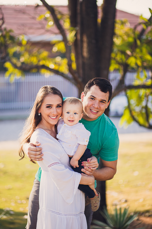 Ensaio fotográfico realizado na Ilha do Frade, família super especial, bebê Níkolas lindo, fotos muito divertidas, tarde de fotos feliz em Vitória ES, fotografia de Tássila Costa, família especial que fotogr