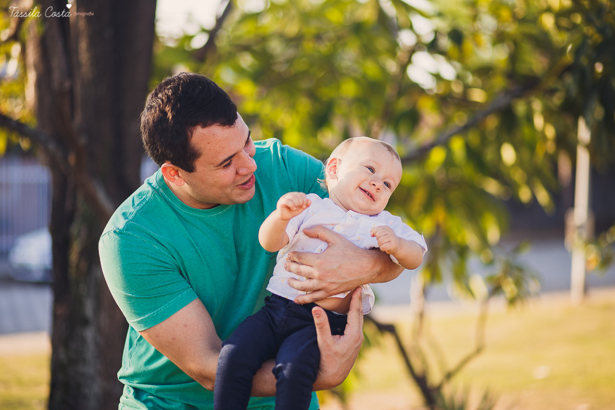 Ensaio fotográfico realizado na Ilha do Frade, família super especial, bebê Níkolas lindo, fotos muito divertidas, tarde de fotos feliz em Vitória ES, fotografia de Tássila Costa, família especial que fotogr