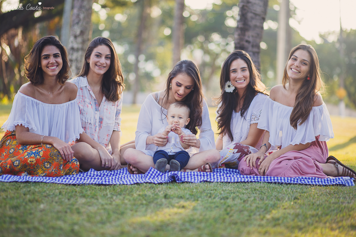 Ensaio fotográfico realizado na Ilha do Frade, família super especial, bebê Níkolas lindo, fotos muito divertidas, tarde de fotos feliz em Vitória ES, fotografia de Tássila Costa, família especial que fotogr