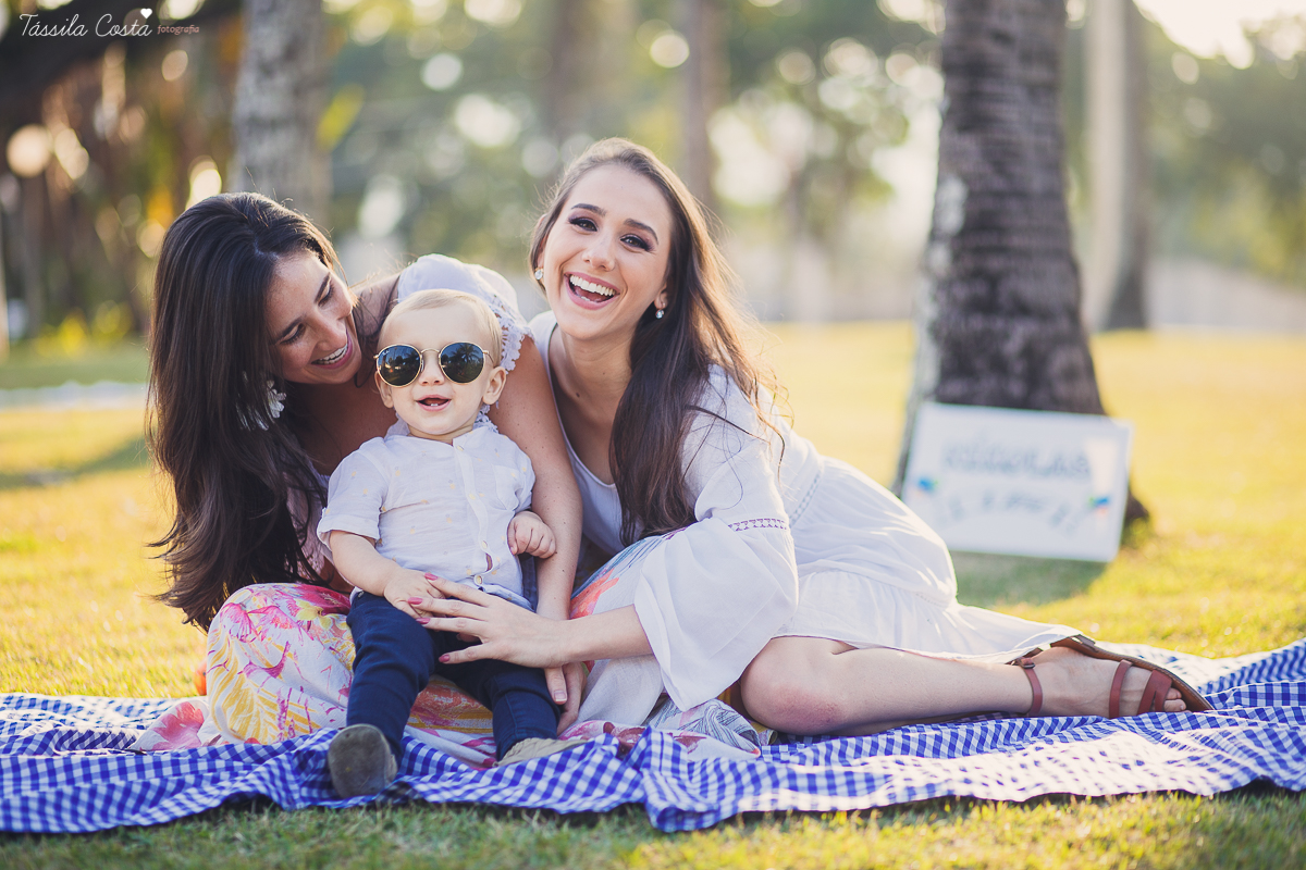 Ensaio fotográfico realizado na Ilha do Frade, família super especial, bebê Níkolas lindo, fotos muito divertidas, tarde de fotos feliz em Vitória ES, fotografia de Tássila Costa, família especial que fotogr