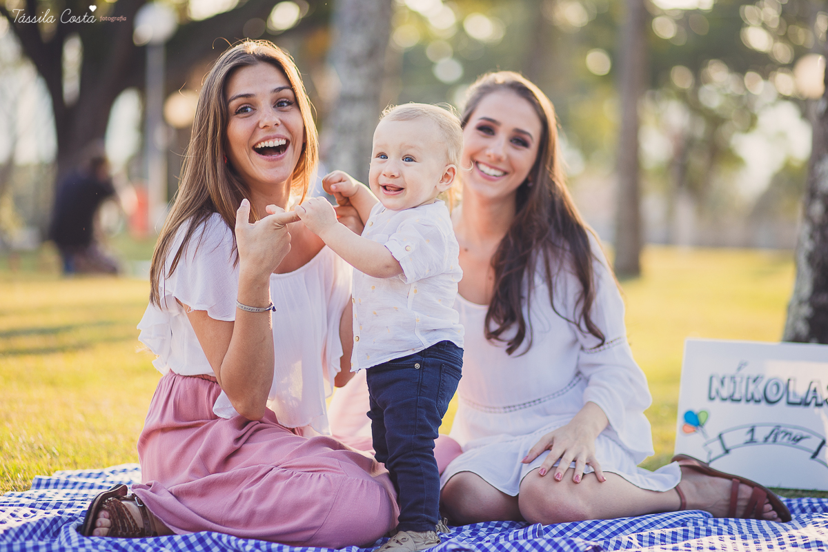 Ensaio fotográfico realizado na Ilha do Frade, família super especial, bebê Níkolas lindo, fotos muito divertidas, tarde de fotos feliz em Vitória ES, fotografia de Tássila Costa, família especial que fotogr