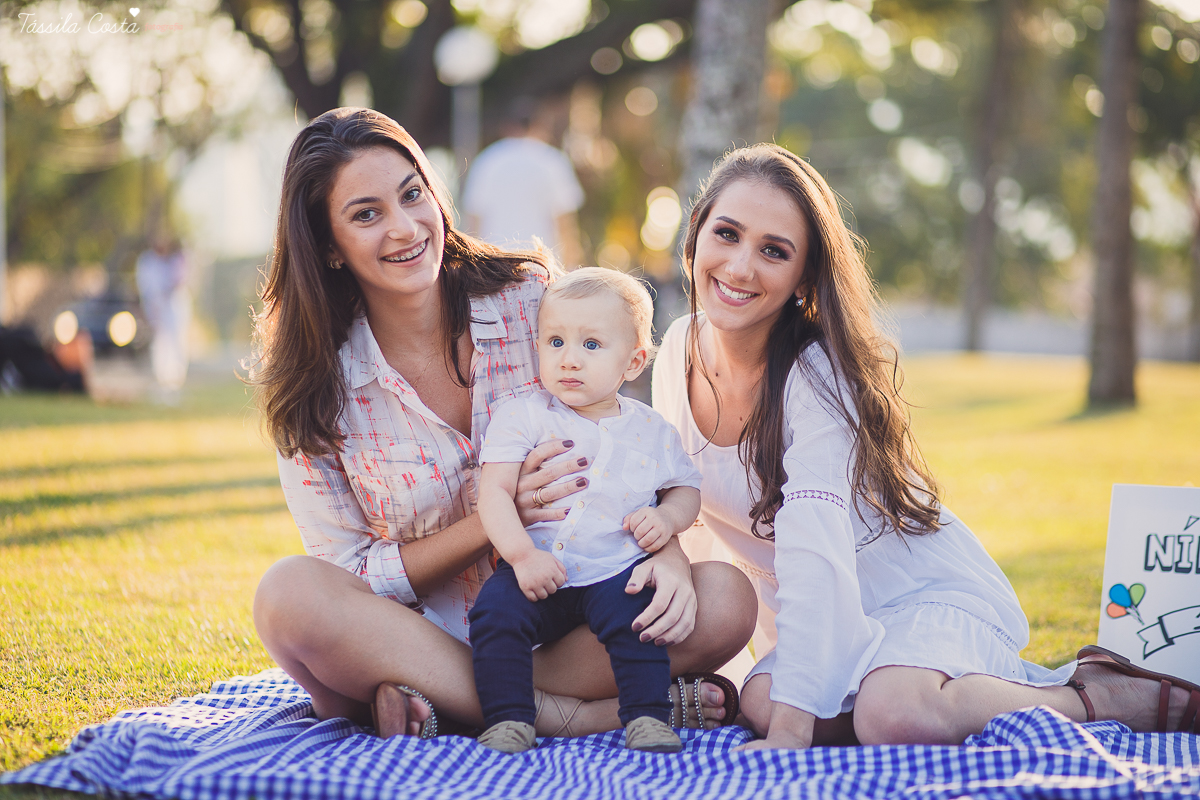 Ensaio fotográfico realizado na Ilha do Frade, família super especial, bebê Níkolas lindo, fotos muito divertidas, tarde de fotos feliz em Vitória ES, fotografia de Tássila Costa, família especial que fotogr